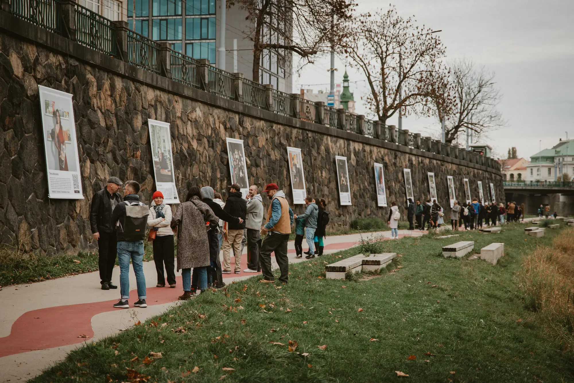 Město stojí na lidech - fotografie 7
